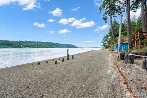 415 E Herron Blvd NW, Lakebay, WA 98349
