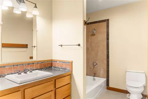 Bath - 12 Tuckaway Rd, Twisp, WA 98856 photo 1 of 4