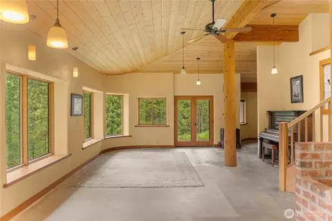 Living - 12 Tuckaway Rd, Twisp, WA 98856 photo 2 of 5