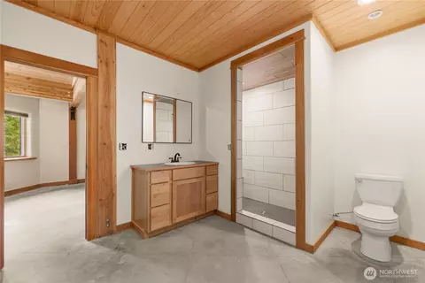 Bath - 12 Tuckaway Rd, Twisp, WA 98856 photo 3 of 4