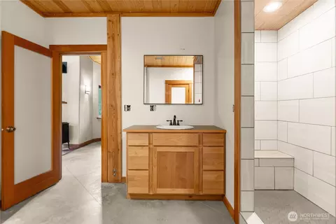 Bath - 12 Tuckaway Rd, Twisp, WA 98856 photo 4 of 4