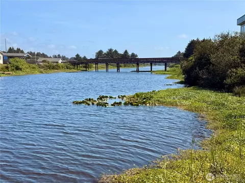 552 Point Brown Ave NE, Ocean Shores, WA 98569