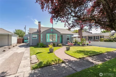 2649 Field St, Longview, WA 98632