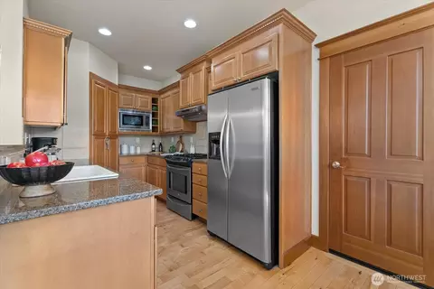Kitchen - 822 235th Pl SE, Bothell, WA 98021 photo 1 of 4