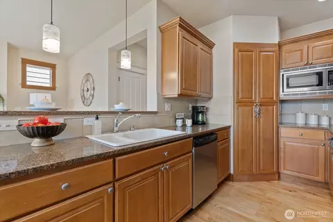 Kitchen - 822 235th Pl SE, Bothell, WA 98021 photo 2 of 4