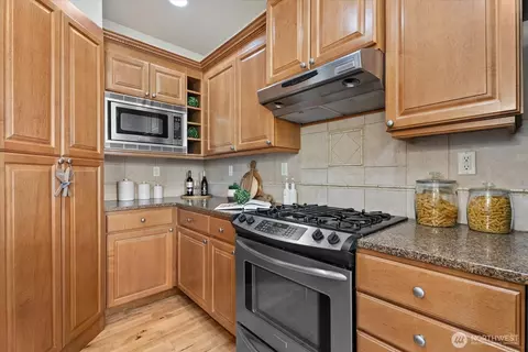 Kitchen - 822 235th Pl SE, Bothell, WA 98021 photo 4 of 4