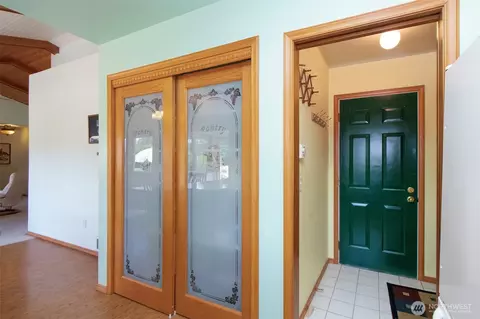Entry Way - 101 Timothy Ln, Sequim, WA 98382 photo 3 of 5