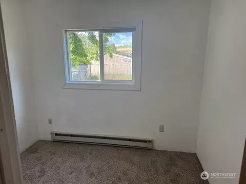 Bedroom - 940 Edith Ave, Walla Walla, WA 99362 photo 3 of 3