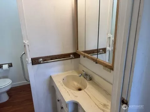 Bath - 940 Edith Ave, Walla Walla, WA 99362 photo 1 of 2