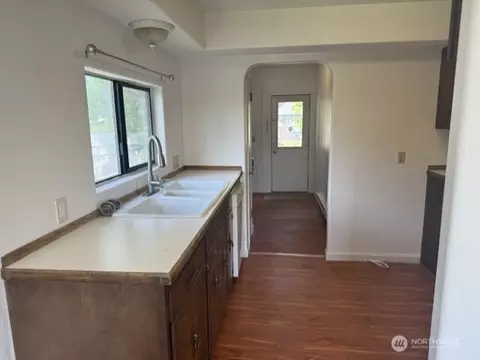Entry Way - 940 Edith Ave, Walla Walla, WA 99362 photo 1 of 2