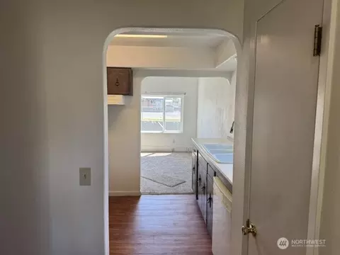 Entry Way - 940 Edith Ave, Walla Walla, WA 99362 photo 2 of 2
