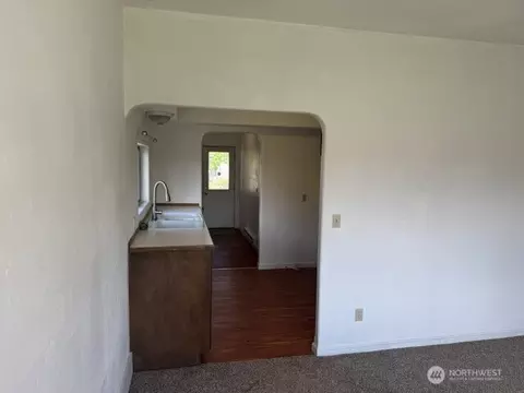 Living - 940 Edith Ave, Walla Walla, WA 99362 photo 2 of 2