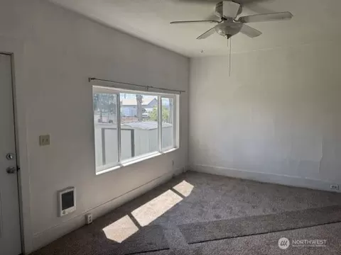 Living - 940 Edith Ave, Walla Walla, WA 99362 photo 1 of 2