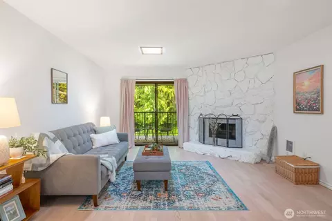 8017 196th St SW #6B, Edmonds, WA 98026