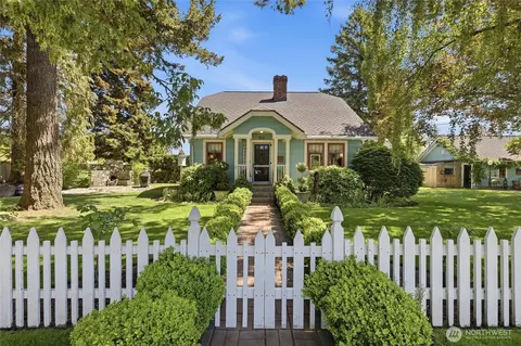 214 15th St, Lynden, WA 98264