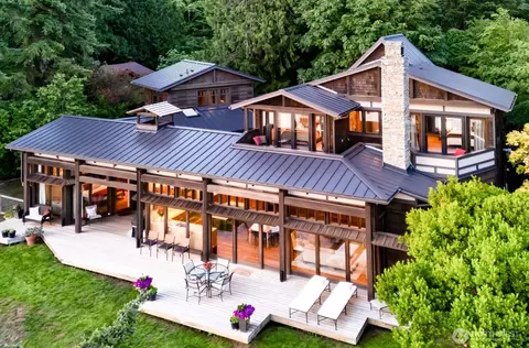 16223 Reitan Rd NE, Bainbridge Island, WA 98110