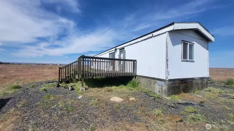 2750 NE Rd 16, Soap Lake, WA 98851