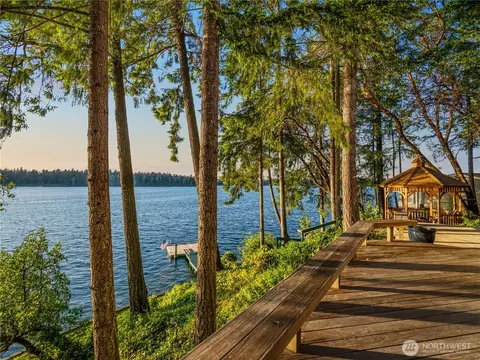 56 Silcox Is, Lakewood, WA 98498