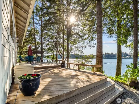 56 Silcox Is, Lakewood, WA 98498