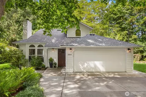8980 Bay St NE, Bainbridge Island, WA 98110
