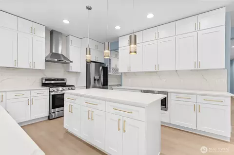 Kitchen - 21927 45th Ave SE, Bothell, WA 98021 photo 2 of 6