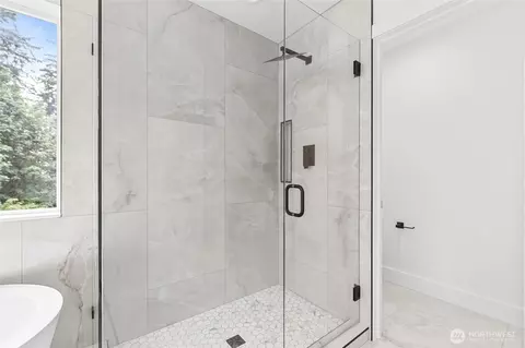 Bath - 21927 45th Ave SE, Bothell, WA 98021 photo 2 of 4