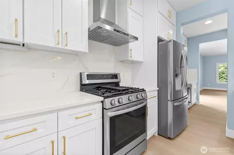 Kitchen - 21927 45th Ave SE, Bothell, WA 98021 photo 4 of 6