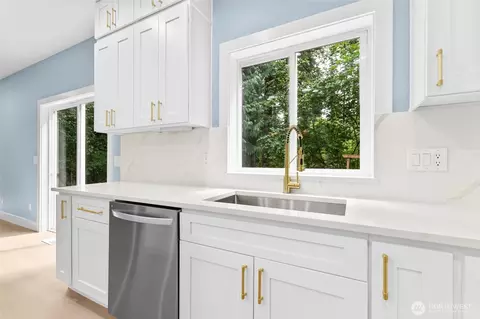 Kitchen - 21927 45th Ave SE, Bothell, WA 98021 photo 3 of 6