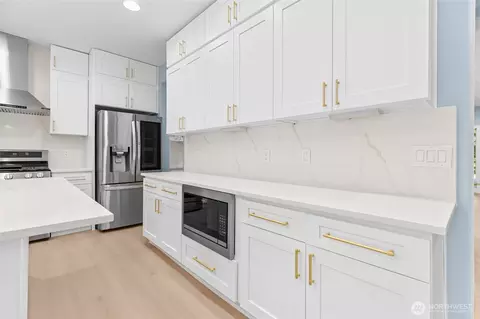 Kitchen - 21927 45th Ave SE, Bothell, WA 98021 photo 5 of 6