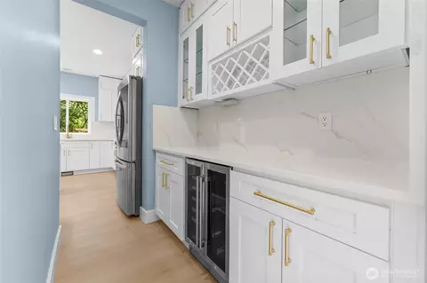 Kitchen - 21927 45th Ave SE, Bothell, WA 98021 photo 6 of 6