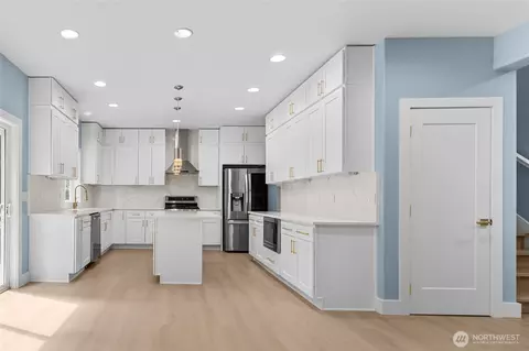 Kitchen - 21927 45th Ave SE, Bothell, WA 98021 photo 1 of 6