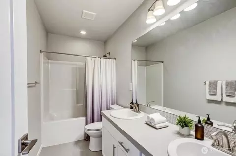 Bath - 3325 167th Pl SE, Bothell, WA 98012 photo 3 of 5