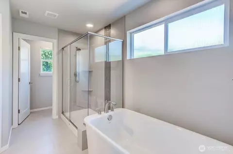 Bath - 3325 167th Pl SE, Bothell, WA 98012 photo 1 of 5