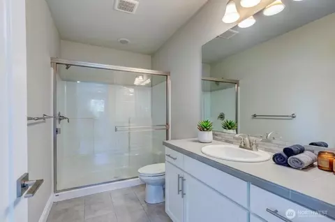 Bath - 3325 167th Pl SE, Bothell, WA 98012 photo 4 of 5