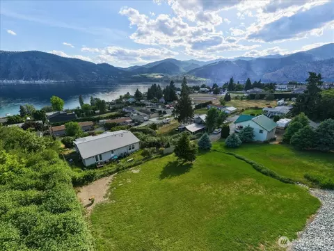 241 Lakeshore Dr, Manson, WA 98831