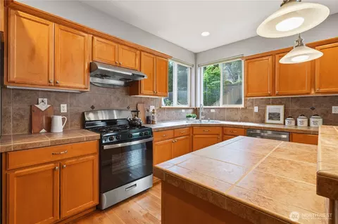 Kitchen - 24012 21st Ave W, Bothell, WA 98021 photo 2 of 4