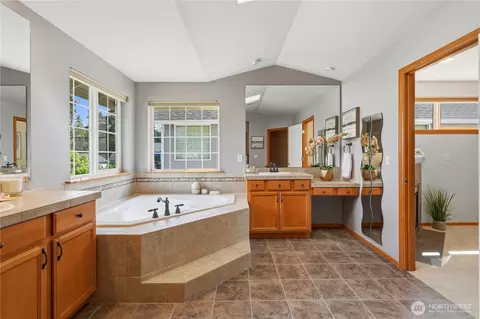 Bath - 24012 21st Ave W, Bothell, WA 98021 photo 2 of 5