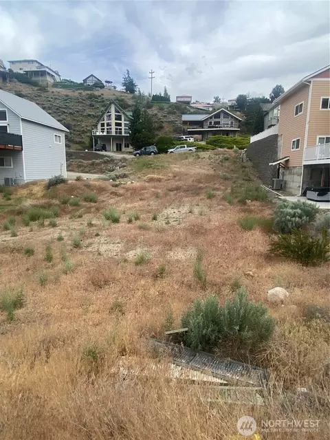 275 W Beach Dr, Orondo, WA 98843