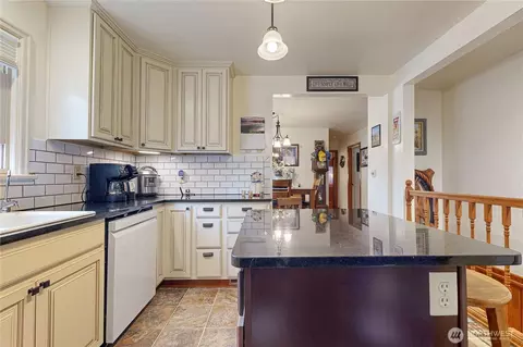 Kitchen - 558 Juniper St, Walla Walla, WA 99362 photo 3 of 6