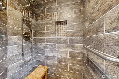 Bath - 558 Juniper St, Walla Walla, WA 99362 photo 3 of 5