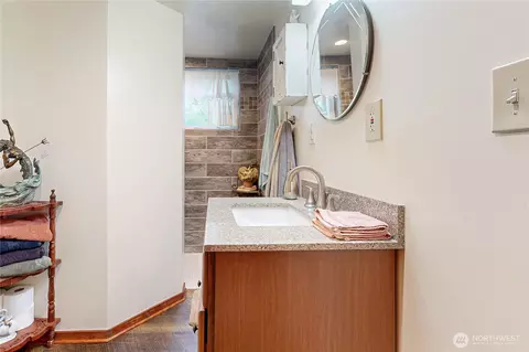 Bath - 558 Juniper St, Walla Walla, WA 99362 photo 5 of 5