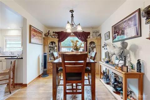 Dining - 558 Juniper St, Walla Walla, WA 99362 photo 2 of 2