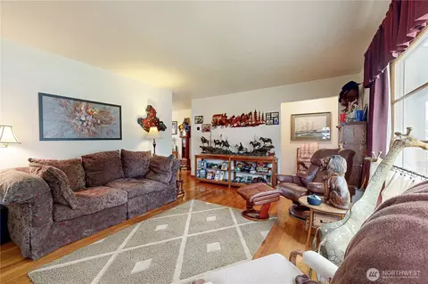 Living - 558 Juniper St, Walla Walla, WA 99362 photo 4 of 5