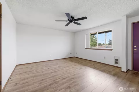 Living - 3116 18th St, Everett, WA 98201 photo 1 of 4
