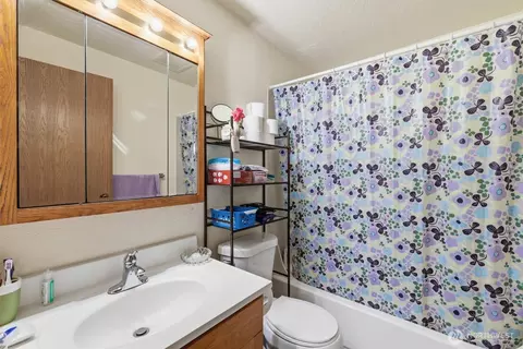 Bath - 3116 18th St, Everett, WA 98201 photo 2 of 2