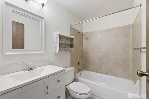 Bath - 3116 18th St, Everett, WA 98201 photo 1 of 2