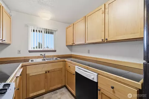 Kitchen - 3116 18th St, Everett, WA 98201 photo 1 of 4