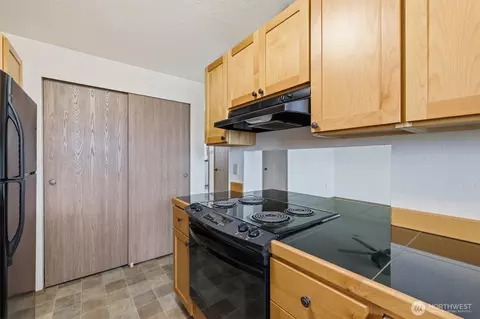 Kitchen - 3116 18th St, Everett, WA 98201 photo 2 of 4