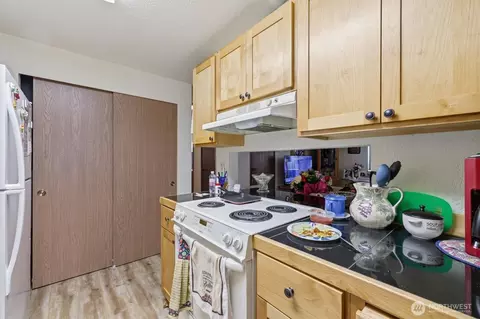 Kitchen - 3116 18th St, Everett, WA 98201 photo 4 of 4