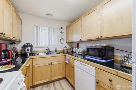 Kitchen - 3116 18th St, Everett, WA 98201 photo 3 of 4